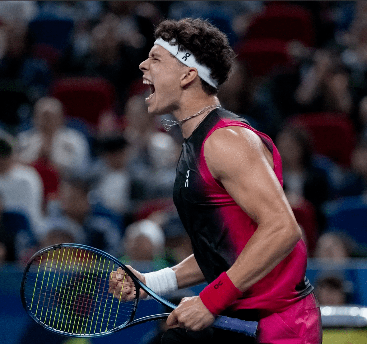 九游娱乐- 费德勒意外战胜美国队，表现优异引爆全场！赢得满堂喝彩